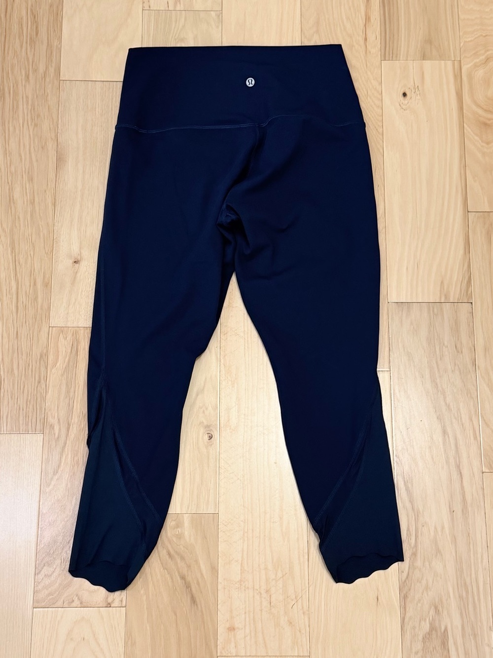 LIKE NEW Lululemon Women’s Wunder Under Scalloped Hem High-Rise Crop 23"